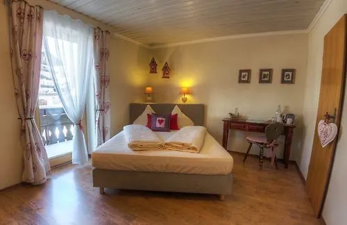 Dreimaederlhaus - Vegetarische Boutique 招待所 福森